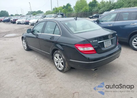 2009 Mercedes-Benz C 300 Luxury 4Matic/Sport 4Matic z USA, uszkodzony, nr VIN WDDGF81X39F271089